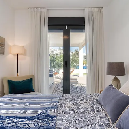 Apartment Spacious With Terrace And Garden Close To The Sea *